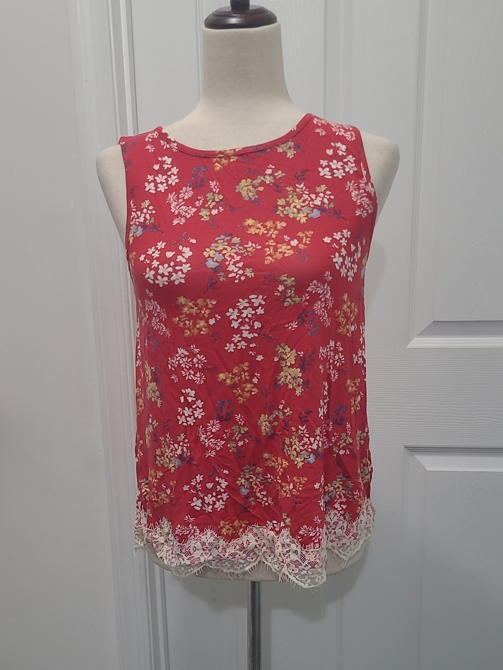 Juniors Rewind Floral Lace-Hem Sleeveless Top - Red
